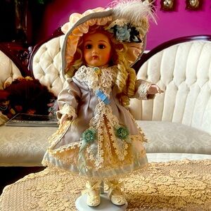 Vintage Victoria heirloom doll , Franklin Mint